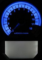 Drehzahlmesser blau und Tachometer weiß