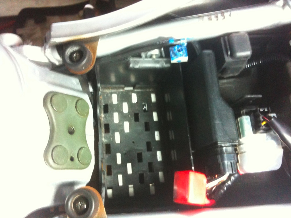 Batteriekasten mit PVC und Gummi ohne Batterie.jpg