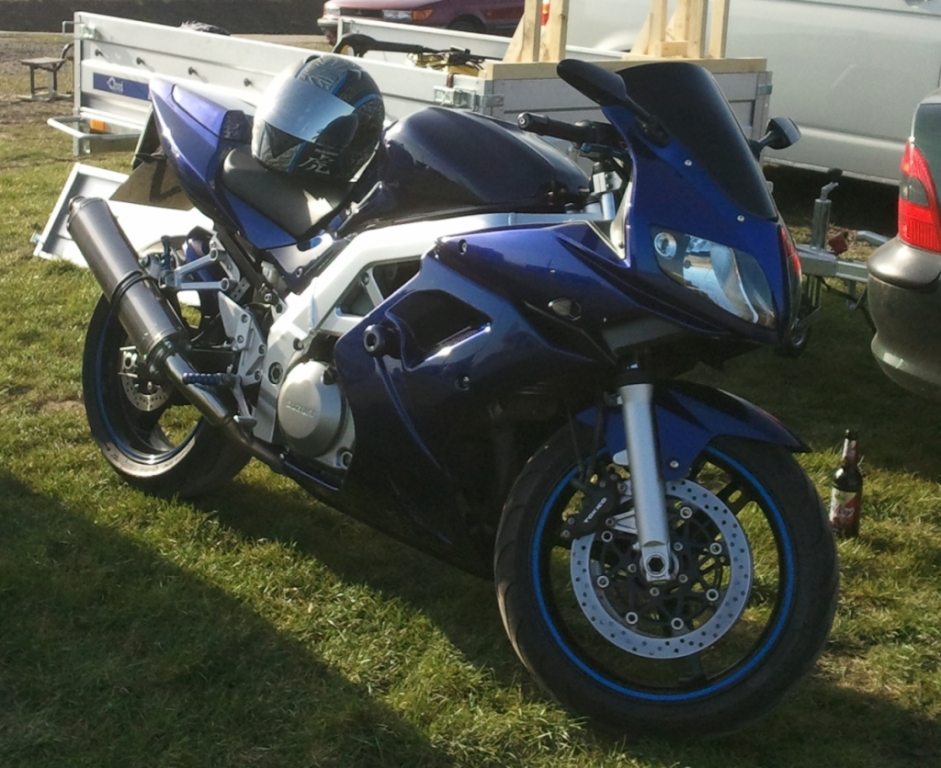 SV1000s_Y7H_YBA.jpg