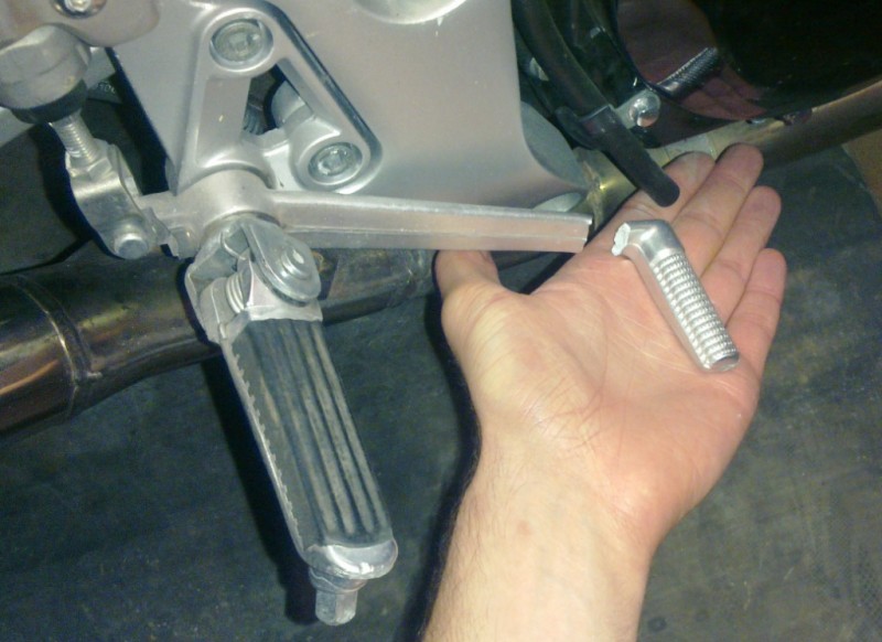 abgebrochener Fussbremshebel.jpg