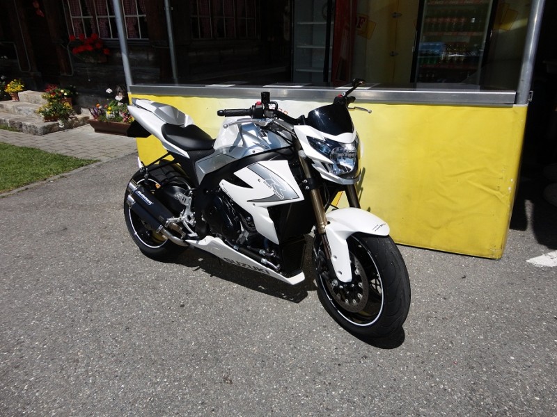 Suzuki GSR1000R.jpg