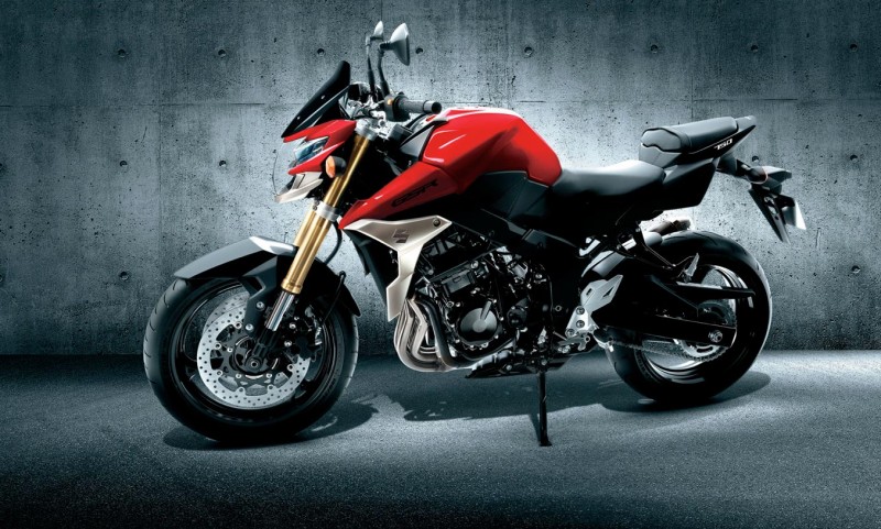 suzuki gsr 750.jpg