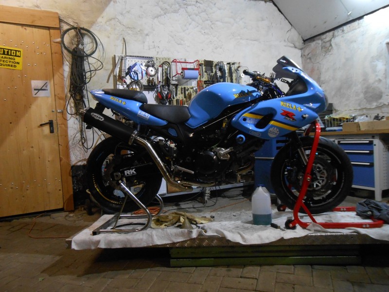 guzzi_deluxe.jpg