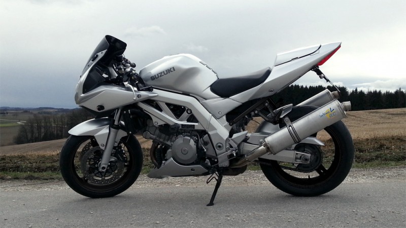 sv1000r_felgenSW_3eckeYD8_heckrahmenSW.jpg