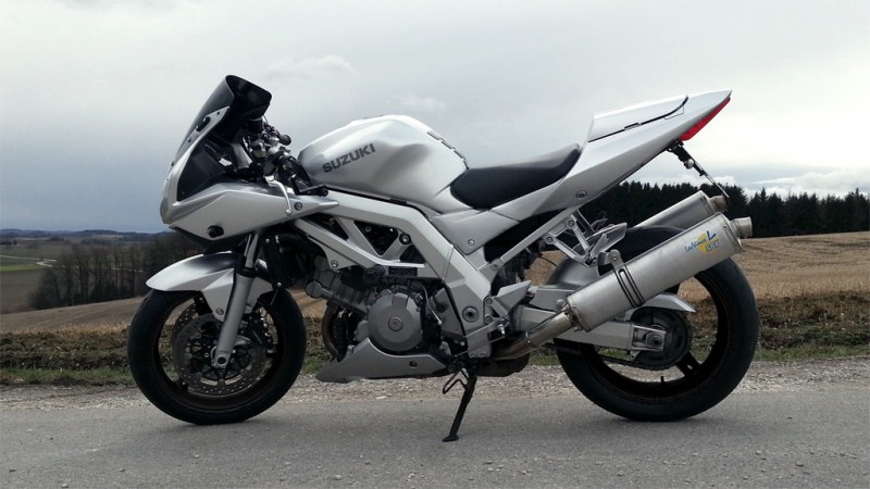 sv1000r_felgenSW_3eckeYD8.jpg
