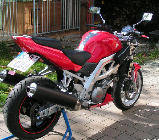 sv1000schraghinten.jpg