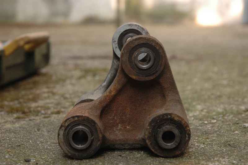 Vergleich%20Umlenkhebel%20%20Africa%20Twin1[1].jpg