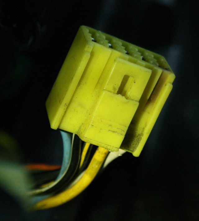 Gelber Stecker.jpg