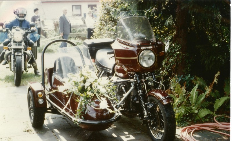1991_Hochzeit_Guzzi+Blumen.jpg