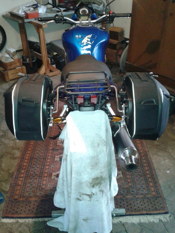 C-Bow montiert Heck mit Taschen.jpg