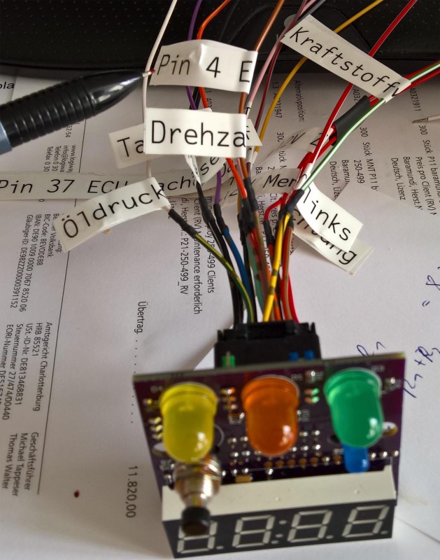 ECU-Decoder mit Kabeln.jpg