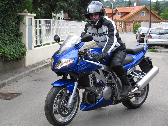 SV1000s-August2010-2.jpg