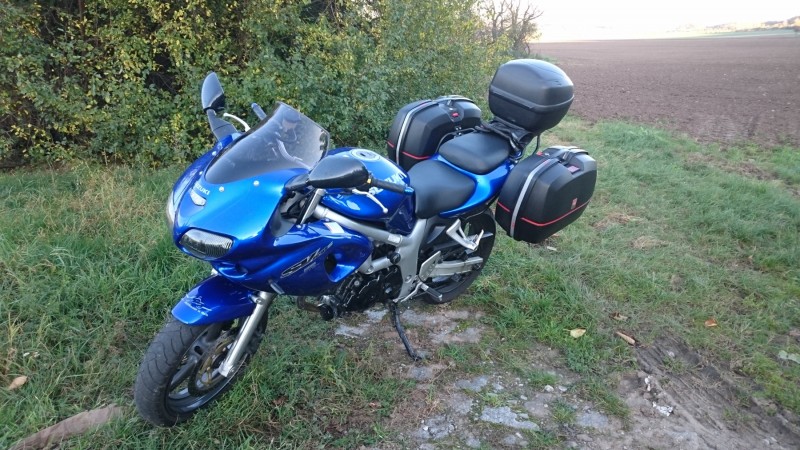 SV650 mit Koffern.jpg