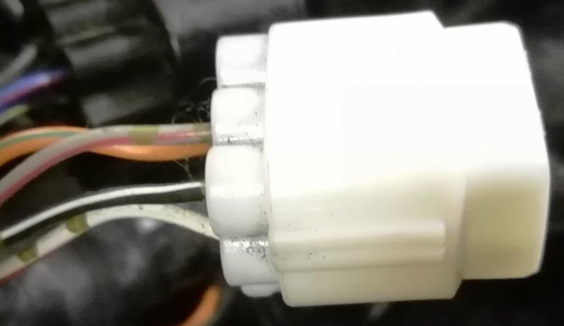 Suzuki SV 1000 Diagnosestecker (2) klein.jpg
