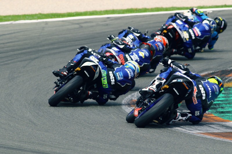 Yamaha_R3_bLUcRU_Valencia_Wednesday_2Race_StephaneAlanCorentinTomPedroNoah.jpg