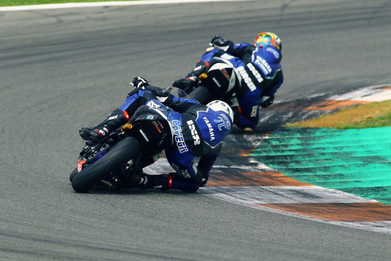 Yamaha_R3_bLUcRU_Valencia_Wednesday_2Race_PhilippeCavegn_02.jpg