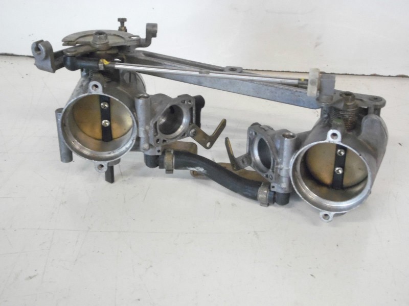 Suzuki GS650 TL650 V Twin Kraftstoffeinspritzung Drosselklappenstutzen 170.1 3.jpg