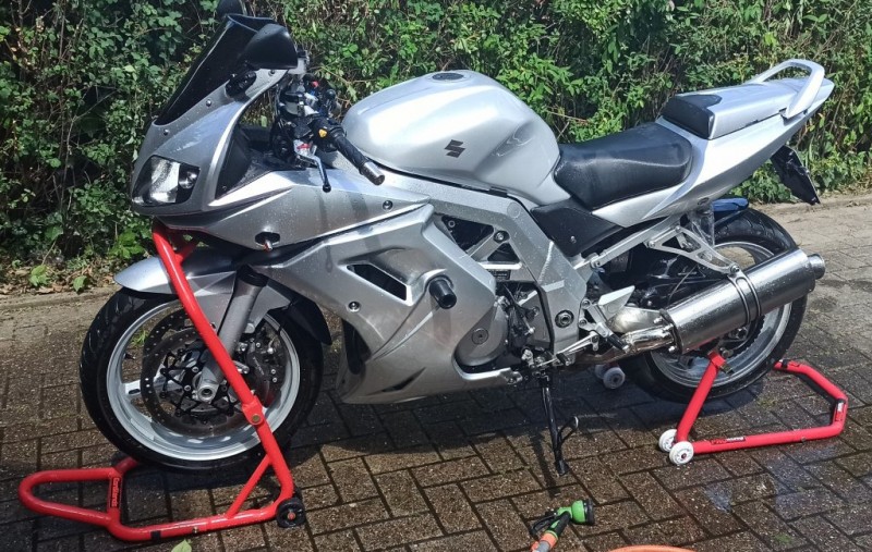 Suzuki SV 1000 S Wiefelstede ~02~01.jpg