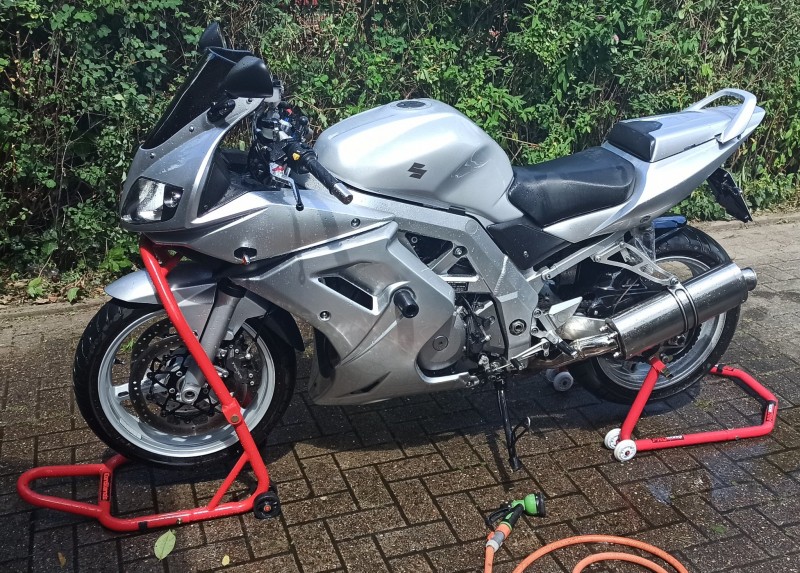 Suzuki SV 1000 S Wiefelstede ~02.jpg (939.32 KiB) 4268 mal betrachtet Suzuki SV 1000 S Wiefelstede ~02.jpg