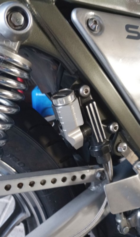 Yamaha SRX 600 Bremsflüssigkeitsbehälter hinten.jpg