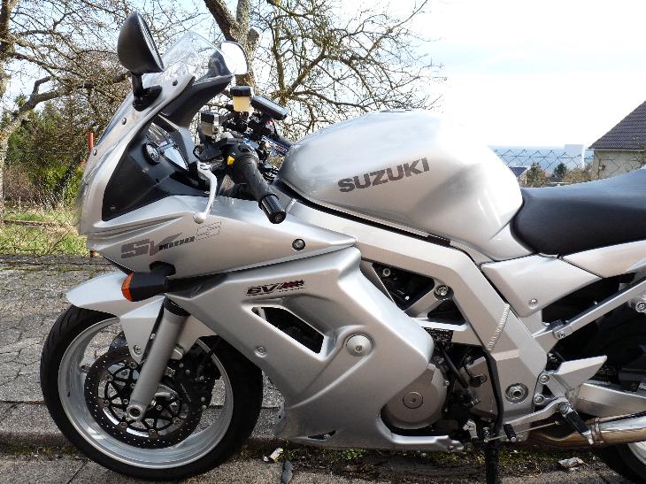 SV 1000 S mit neuem Navi und VVK.jpg